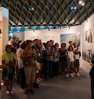 Visitantes en una exposición del Meeting (Foto Meeting Rimini)