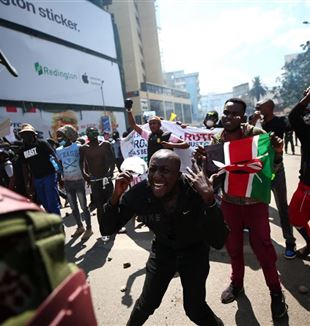 Nairobi, los enfrentamientos entre la policía y los manifestantes (Foto Ansa/Kanyiri Wahito/ZUMA Press Wire)