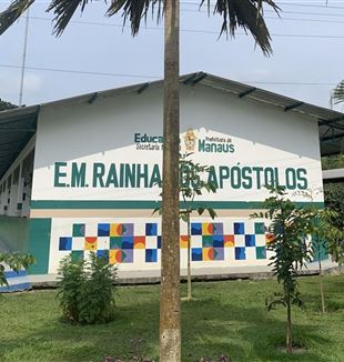 Fachada de la Escuela Agrícola Rainha dos Apóstolos en Manaos, Brasil