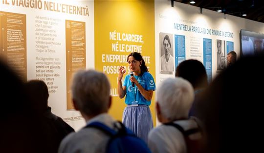 La exposición del Meeting «No hay amor más grande» (Foto Archivio Meeting di Rimini)